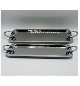 Elegante bandeja rectangular de acero inoxidable con asas para servir alimentos y bebidas - Product Image 3