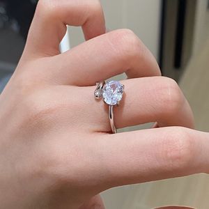 Anillo de Diamante de un Quilate en Forma de Huevo con Brazo Cruzado de Plata de Ley S925, Diseño de Nicho Minimalista de Lujo Ligero de Alta Gama - Product Image 5