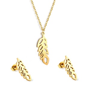 Conjunto de Joyería de Moda para Mujer, Collar y Aretes de Perlas Minimalistas con Cruz, Corazón y Mariposa en Acero Inoxidable con Baño de Oro de 18K, Ideal para Regalo - Product Image 5