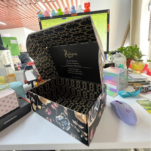 Boîtes d'emballage en carton ondulé personnalisées de luxe esthétiques noires <span class=keywords><strong>pour</strong></span> vêtements - Product Image 4