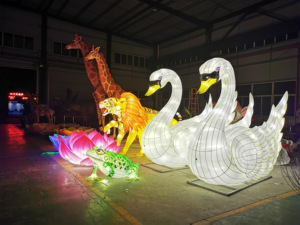 Festival Animal <b>Lanterns</b> Christmas Valentine's Day Waterproof Silk Handmade Custom-made Outdoor Decoration Wholesale - Product Image 6