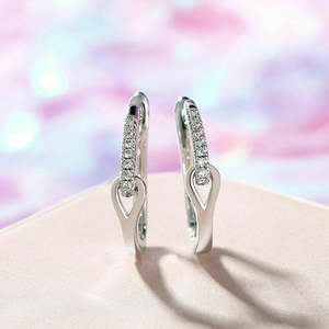 Pendientes de Aro Geométricos en Oro Blanco con Cristales Redondos en Canal, Joyería Clásica de Moda para Mujer - Product Image 4