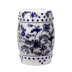 Tabouret en céramique classique bleu et blanc à motifs floraux intemporels pour une amélioration élégante de l'espace et une utilisation pratique comme table - Product Image 1