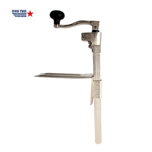 Apriscatole da Tavolo in Ghisa con Base in Acciaio Inox - Product Image 1