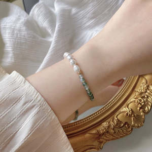 สร้อยข้อมือไข่มุกน้ำจืดเล็กๆ สไตล์วินเทจฝรั่งเศส ประดับด้วยหินชาลซีโดนีลายหญ้าทะเล สำหรับฤดูร้อน - Product Image 2