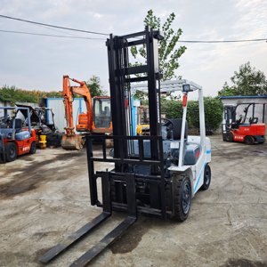 Montacargas TCM de 3 Toneladas Usado a Bajo Precio, Montacargas Diésel FD30 de 3 Toneladas con Motor Isuzu Original Japonés - Product Image 2