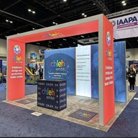 Stand d'exposition IAAPA modulaire 20x20 avec enseigne lumineuse LED rétroéclairée en forme d'arche, panneau mural et comptoir d'accueil