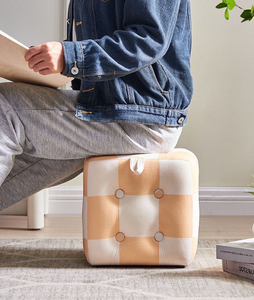 <span class=keywords><strong>Taburete</strong></span> pequeño y moderno para sala de estar, <span class=keywords><strong>asiento</strong></span> suave, <span class=keywords><strong>taburete</strong></span> bajo para cambiar zapatos con asas, diseño a cuadros en blanco y negro - Product Image 5