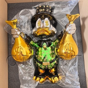 Escultura de Pato Dagobert con Dos Bolsas Doradas Cromadas, Escultura de Tío Scrooge con Botella de Champán, Escultura Pop Art de Scrooge McDuck - Product Image 6