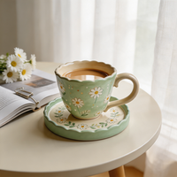 Ensemble tasse et soucoupe en céramique peinte à la main, motif marguerite pastorale, 300 ml, bord festonné à la française, coffret cadeau pour le thé de l'après-midi