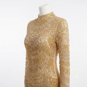 Robe longue en satin ornée de cristaux dorés, manches longues, col asymétrique naturel, détails décoratifs rayonnants, élégante - Product Image 2
