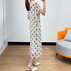 Nouvelle robe plissée en mousseline de soie haut de gamme à pois, longueur ras du sol, style décontracté Miyake, pour femme, printemps-été 2025, taille naturelle devant - Product Image 4