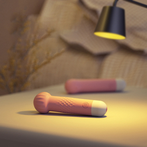 แท่งสั่นกันน้ำแบบพกพาสำหรับผู้หญิง สีชมพู ชาร์จผ่าน USB ได้ <span class=keywords><strong>ม</strong></span>ี 10 ระดับควา<span class=keywords><strong>ม</strong></span>ถี่ ปรับความเร็วได้หลายระดับ สำหรับผู้ใหญ่ - Product Image 3