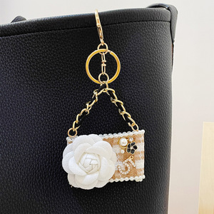 Aksesori Gantungan Kunci Tas Mini Camellia yang Stylish, Ornamen Gantung Elegan Buatan Tangan untuk Kunci Mobil & Tas Tangan - Product Image 6