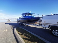 Bateau de plaisance de luxe en aluminium Gospel Boat 7,5 m (25 pieds) rapide, économique et facile à manier, type Walk Around, pour la pêche, la croisière et les excursions.
