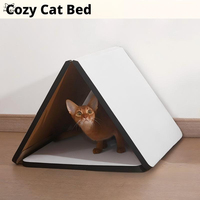 Lit griffoir pliable triangulaire pour chat, planche à griffer verticale 3 faces en carton ondulé haute densité, design mignon, minimaliste et moderne, blanc