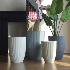 Vaso per Fiori Grande in Resina Plastica Resistente, Alto e Conico, per Esterni e Interni, Ideale per Terrazza, Portico, Giardino, Casa, Patio e Ingresso - Product Image 3