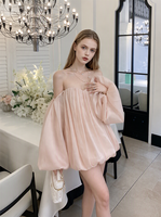 Robe courte rose blush pour femme, à épaules dénudées et manches bouffantes, en mousseline de soie, avec décolleté cœur et ourlet bouffant, idéale pour les anniversaires et les soirées cocktail