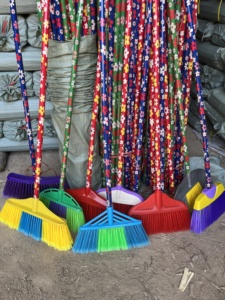 Moderna <span class=keywords><strong>scopa</strong></span> in plastica morbida per uso domestico con paletta in legno da 120cm e mocio portatile prodotto da una <span class=keywords><strong>scopa</strong></span> dolce - Product Image 5