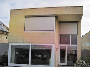 Fenêtres à volets roulants de norme européenne, porte manuelle isolante, portes en aluminium à rouleaux avec verre de confidentialité pour la transparence - Product Image 4