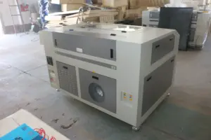 Niedrigster Preis Ruida 9060 Laser-CO2-Maschine mit RD6445S-Steuerung Waben bett Motorisierte Z-Achse CW5000 Wasserkühler