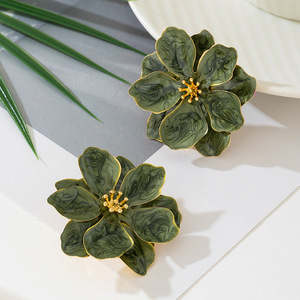 Pendientes de flores de gota de aceite verde fresco pequeños de moda pendientes de pétalos dobles irregulares Retro - Product Image 4