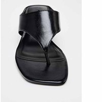 2025 printemps nouveaux produits chaussures pour femmes noir cuir verni effet Clip pied mince talon haut sandales carrées