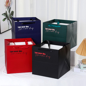 Sac en papier portable rouge en filet Emballage extérieur carré de haute apparence avec design floral pour cadeaux et cadeaux de vacances - Product Image 3