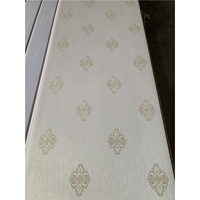 Panneaux de plafond en PVC imprimés brillants modernes - Grille de plafond imperméable, insonorisée et ignifuge avec garantie de 3 ans pour chambre et hôtel