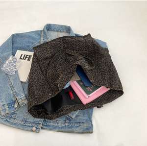 Bolso bandolera retro de lona con estampado de leopardo de nailon de gran capacidad para mujer - Product Image 2