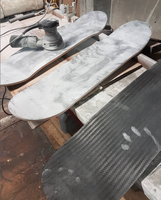 Planche à roulettes électrique en fibre de carbone OEM sur mesure haute résistance Planches à roulettes en fibre de carbone 3K brillantes haute résistance