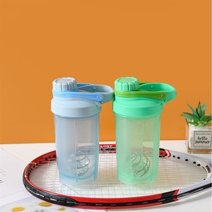 Bouteilles shaker pour protéines 500/700 ml avec poignée, sans BPA, avec boule mélangeuse pour les shakes protéinés et les pré-entraînements - Product Image 4