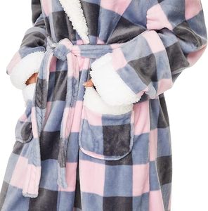 Wholesale Customizable Eco-Friendly 100% Poly Long <strong>Bathrobe</strong> Fleece Fuzzy Womens Robe Soft Warm Europe Style Women's <strong>Bathrobe</strong> - Product Image 4