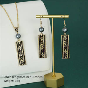 Conjunto de Joyería de Lujo con Cadena Geométrica de Oro de 18K para Mujer, Aretes y Collar Hawaianos, Diseño Elegante y Moderno - Product Image 2