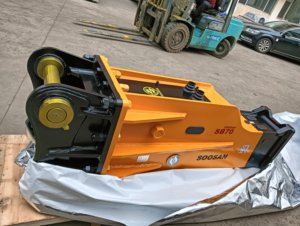 2026 Hot Sale Factory Price for Yellow SB70 Box Type Hydraulic <b>Hammer</b> Breaker CE Certified for 16-21 Ton Construction SOOSAN - Product Image 3
