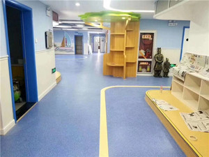Rollo de vinilo de PVC para suelo de <span class=keywords><strong>linóleo</strong></span> interior antideslizante de 2mm-3mm de alta calidad para uso en oficina de Hospital, parquet homogéneo, adhesivo fácil - Product Image 5