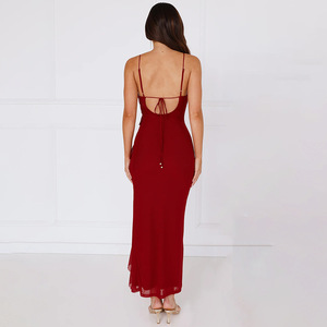 Vestido largo rojo sin espalda para mujer, con escote corazón y abertura lateral, transpirable, ideal para fiestas. - Product Image 2