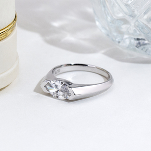 แหวนเพชรเมอร์ควิสทรงเหลี่ยม 18k รุ่น MSR-2153 จาก Messi Jewelry แหวนหมั้นเพชรเลี้ยงในห้องปฏิบัติการ - Product Image 2