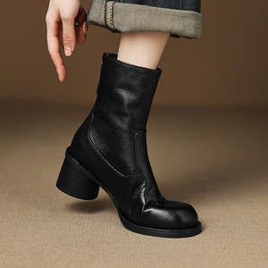 Botas cortas de cuero con punta redonda, teñidas con agua en capas, estilo retro casual, tacón alto, modernas y sencillas, hechas de cuero. - Product Image 3