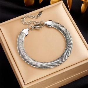 Collar de cadena de serpiente <span class=keywords><strong>suave</strong></span> y gruesa con perlas, de alta calidad, nuevo modelo 2021, para mujer, con baño electrolítico, estilo europeo americano - Product Image 6