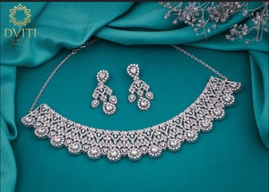 Antique Orné Argent Religieux Motif Collier Boucle D'oreille Ensemble de Bijoux Plaqué Rhodium Classique Vintage Luxe Style Fine Jewelry - Product Image 2