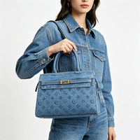 Geprägte Denim-Strukturierte Umhängetasche für Damen mit Reißverschluss, Wasserdicht, Große Kapazität, Mond-Stern-Monogramm-Design