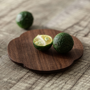 Sous-verre en bois de noyer noir de forme octogonale en forme de feuille de fleur pour boisson au thé ou au café, design naturel de la maison - Product Image 2