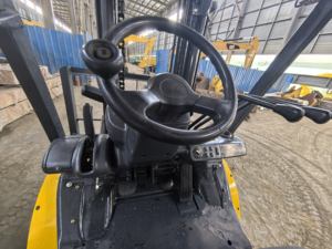 Chariot élévateur Komatsu FD30 de 3 tonnes d'occasion Chariot élévateur hydraulique diesel Komatsu FD30 d'occasion Prix abordable Chariot élévateur Offre Spéciale - Product Image 6