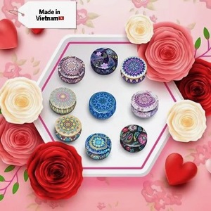 Latas de velas de cera de soja ecológicas de tamaño personalizado con nuevas fragancias que incluyen lavanda para vacaciones de Diwali para barras de uso de Pascua - Product Image 1