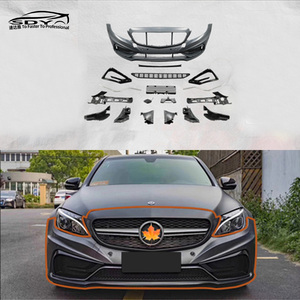 W205 Mise à jour <span class=keywords><strong>CS</strong></span> Style C63 de haute qualité Kit de carrosserie de pièces automobiles avec pare-chocs et grille d'aile pour Mercedes Benz W205 Classe <span class=keywords><strong>C</strong></span> - Product Image 3