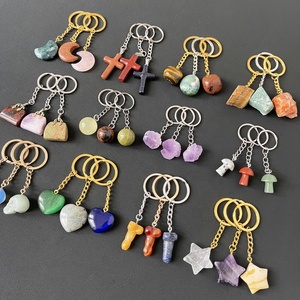Özel Şifa Taşları Kristal El Sanatları Cilalı Taş Anahtarlıklar Karışık Çeşitli İşlemeli Doğal Kuvars Kristal Anahtarlıklar Hediyelik - Product Image 6