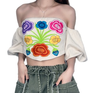 Top Corto Sexy con Bordado y Hombros Descubiertos de Moda para Mujer OEM - Product Image 1