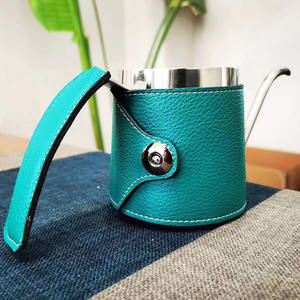 <span class=keywords><strong>Cafetière</strong></span> portable d'extérieur en acier inoxydable avec isolation en cuir, design simple et élégant, bec étroit, pour le voyage transfrontalier - Product Image 6