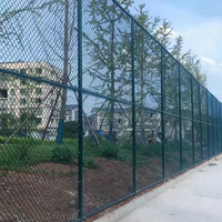 Valla de malla de alambre de cadena para estadios escolares, personalizable, para campos de fútbol y gimnasios, dimensiones ajustables, duradera, impermeable, tipo ciclón
